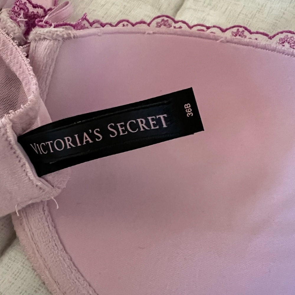 Victoria Secret Bra - Picture 5 of 7